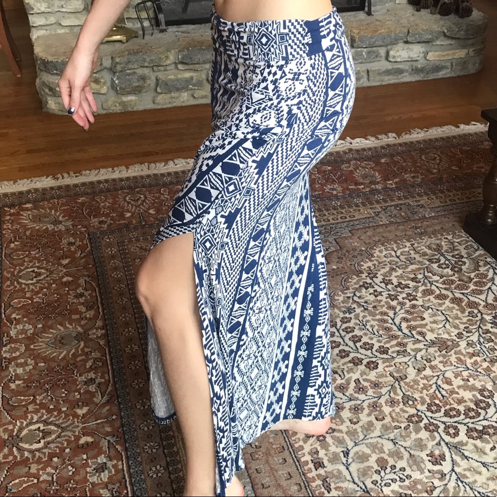Maxi skirt with nice slit! 🍑skirt😍